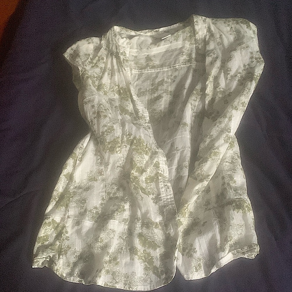 Short sleeve floral button up
